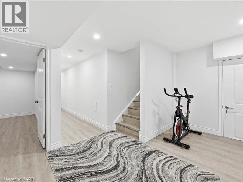 39 AVANTI Crescent