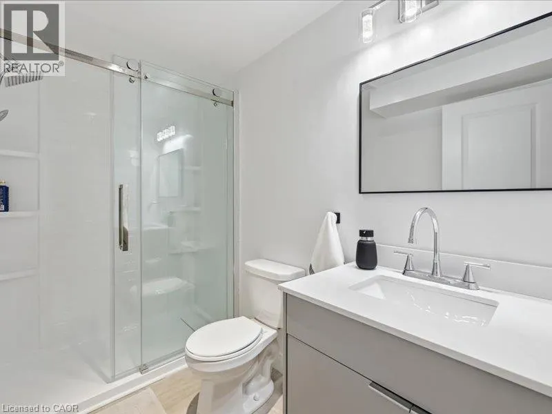 39 AVANTI Crescent