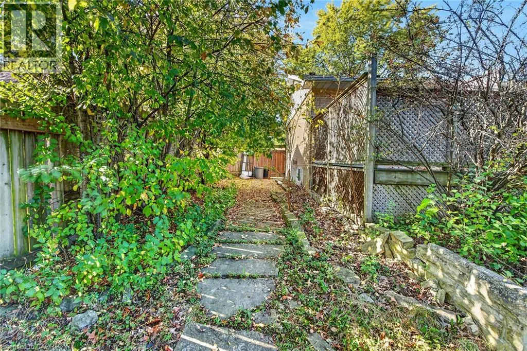 363 DUNCOMBE Drive