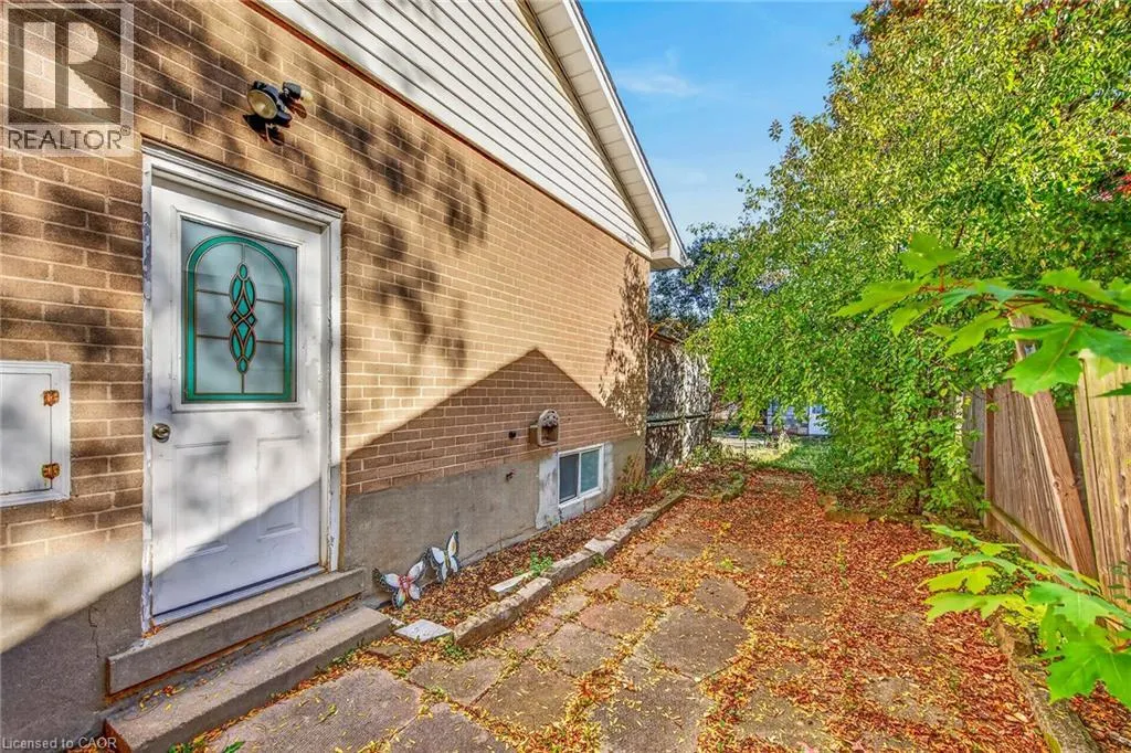 363 DUNCOMBE Drive