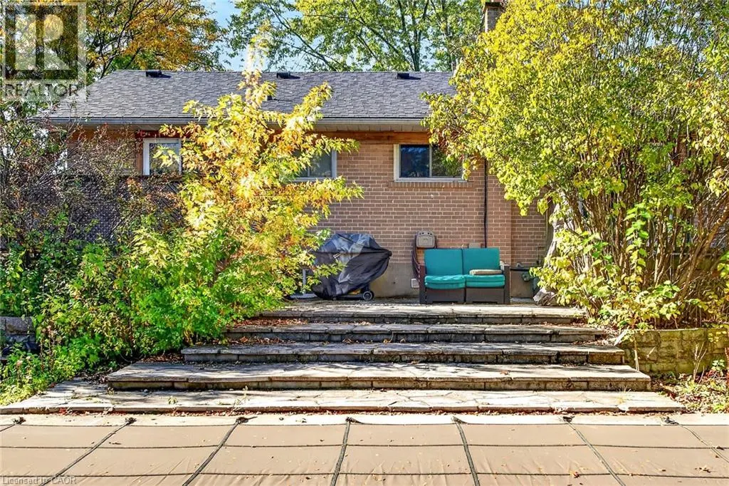 363 DUNCOMBE Drive