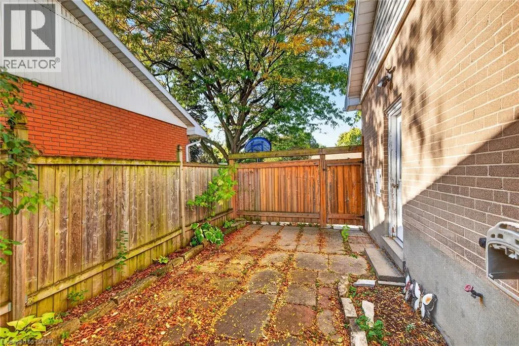 363 DUNCOMBE Drive