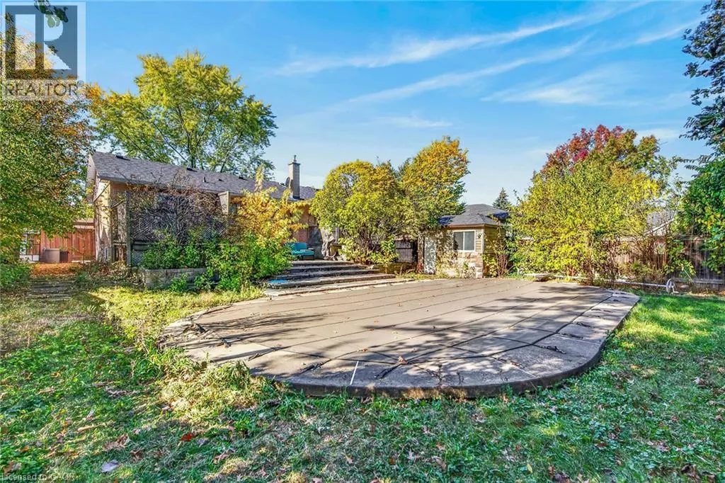 363 DUNCOMBE Drive