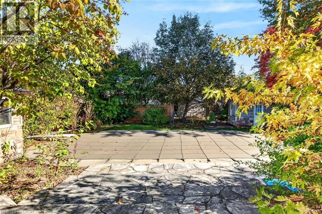 363 DUNCOMBE Drive