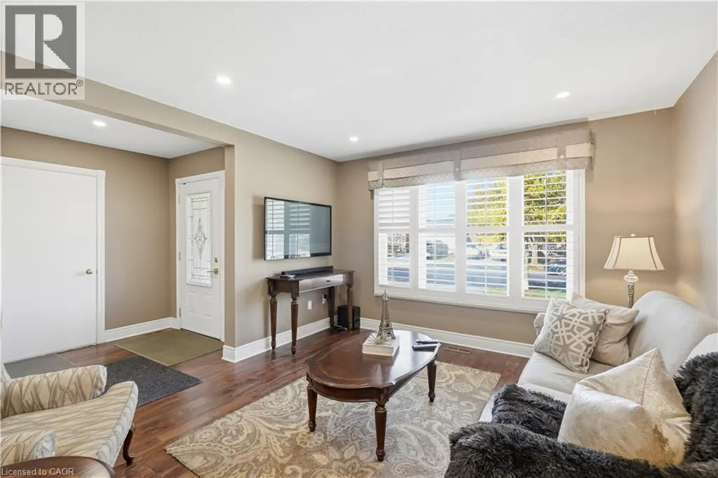 99 LYNDEN HILL Crescent