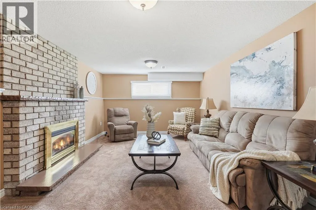 99 LYNDEN HILL Crescent