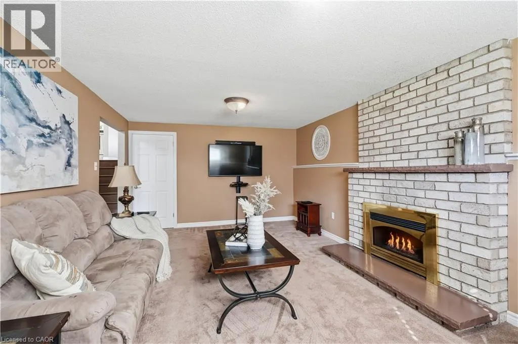 99 LYNDEN HILL Crescent