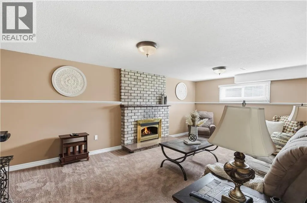 99 LYNDEN HILL Crescent