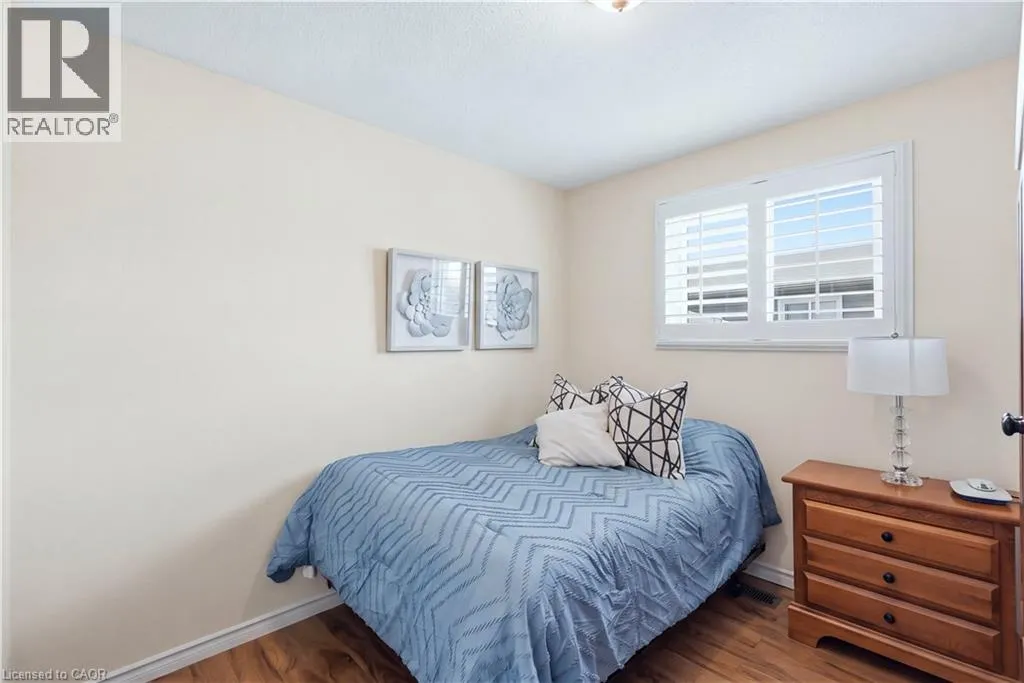 99 LYNDEN HILL Crescent