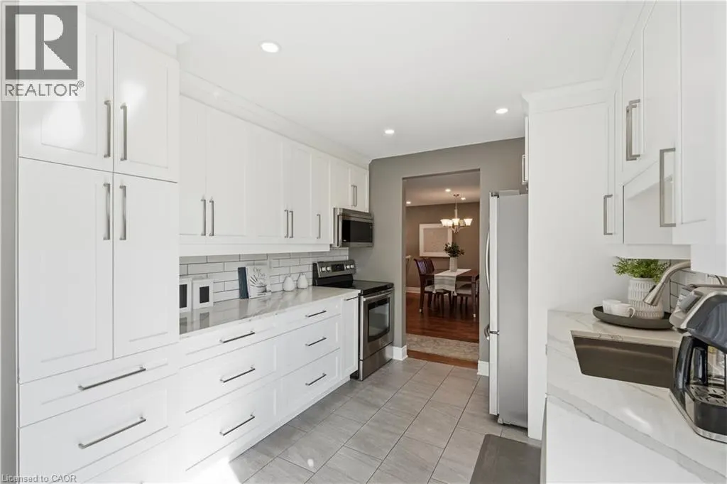 99 LYNDEN HILL Crescent