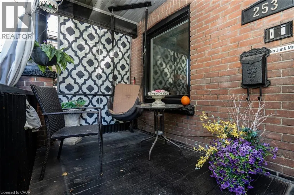 253 BARTLETT Avenue