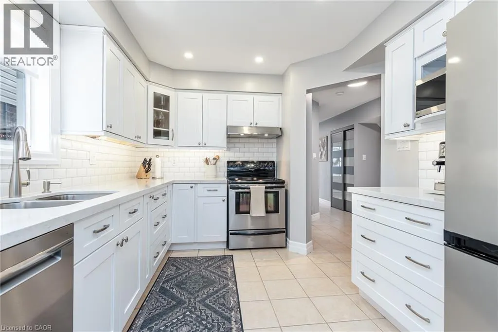 677 LANGLAW Drive