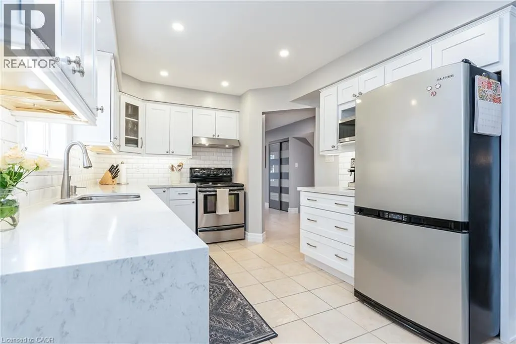 677 LANGLAW Drive