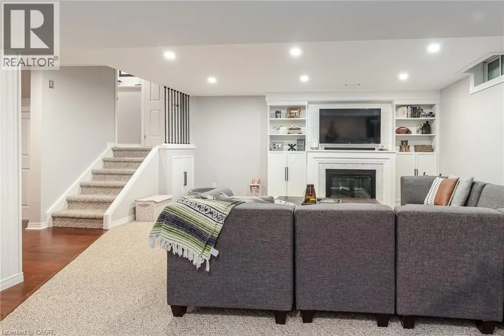 677 LANGLAW Drive