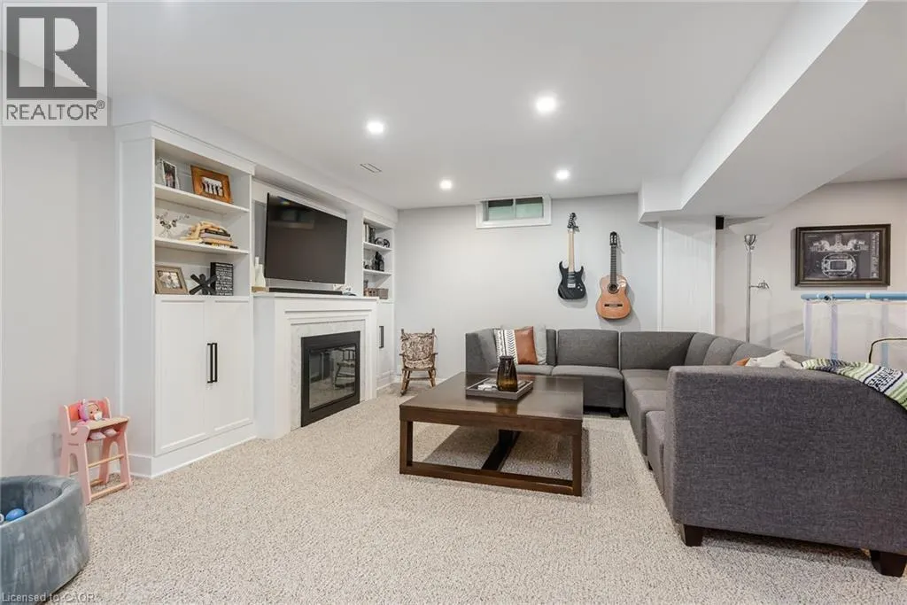 677 LANGLAW Drive