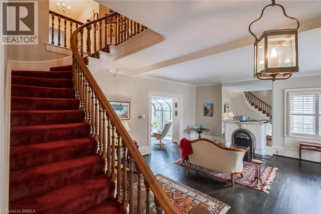 41 DUFFERIN Avenue
