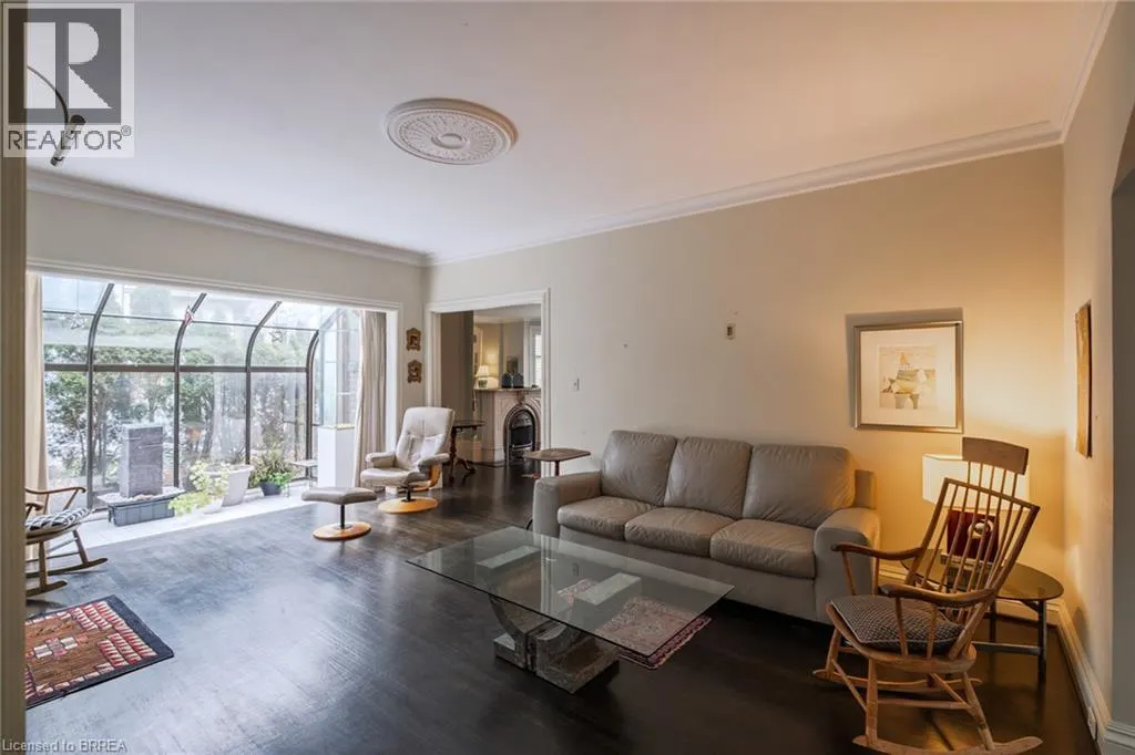 41 DUFFERIN Avenue
