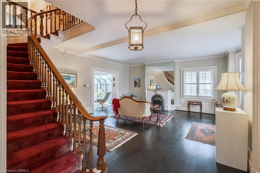 41 DUFFERIN Avenue