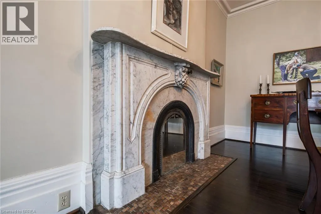 41 DUFFERIN Avenue
