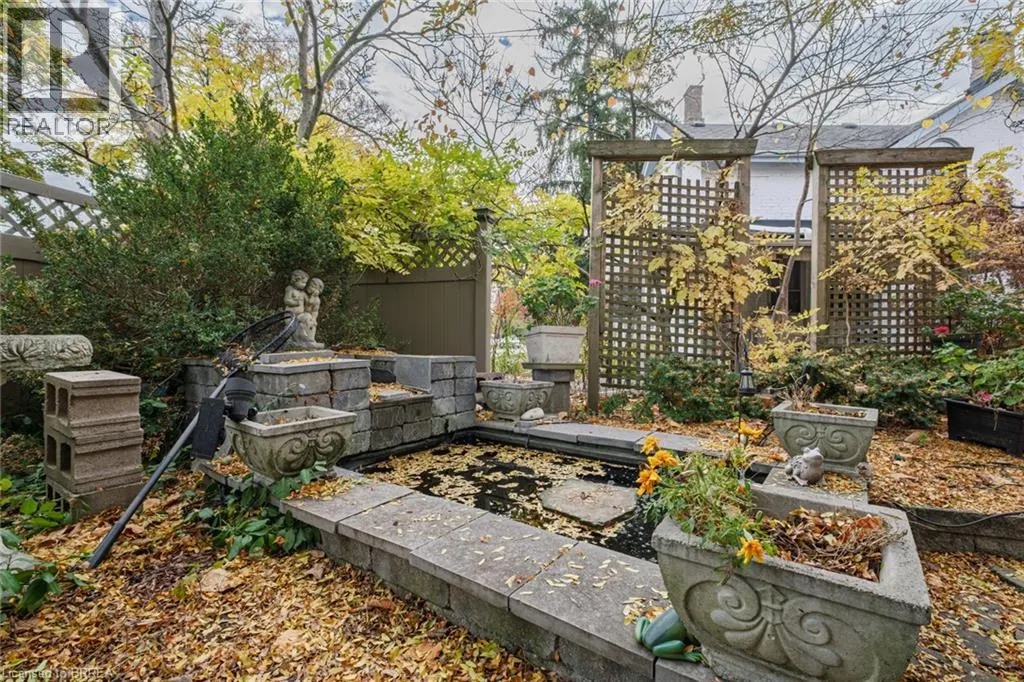 41 DUFFERIN Avenue