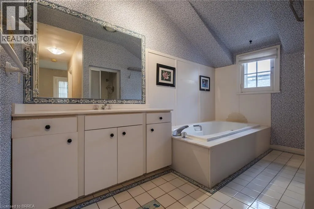 41 DUFFERIN Avenue