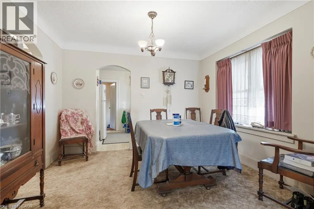 34 PINECREST Avenue