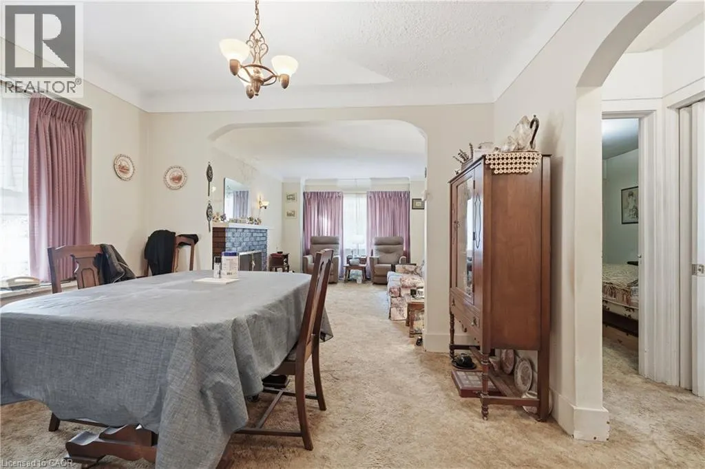 34 PINECREST Avenue