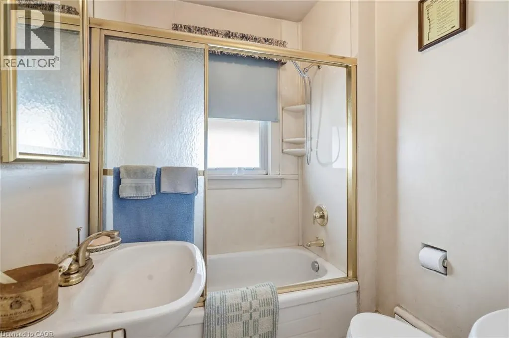 34 PINECREST Avenue