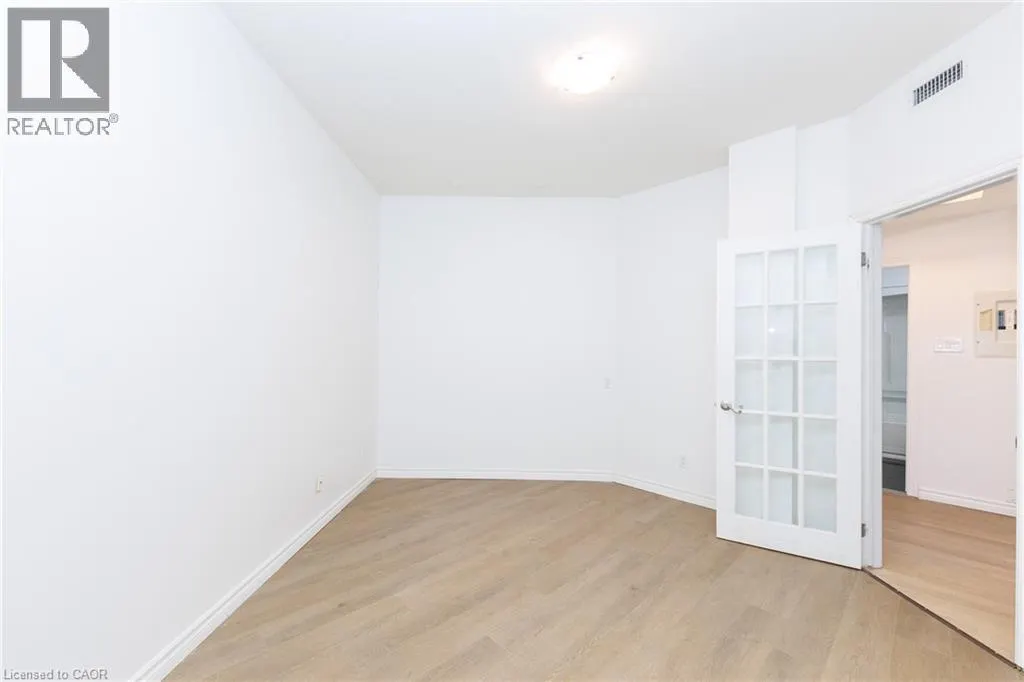 135 JAMES Street S Unit# 910 #910