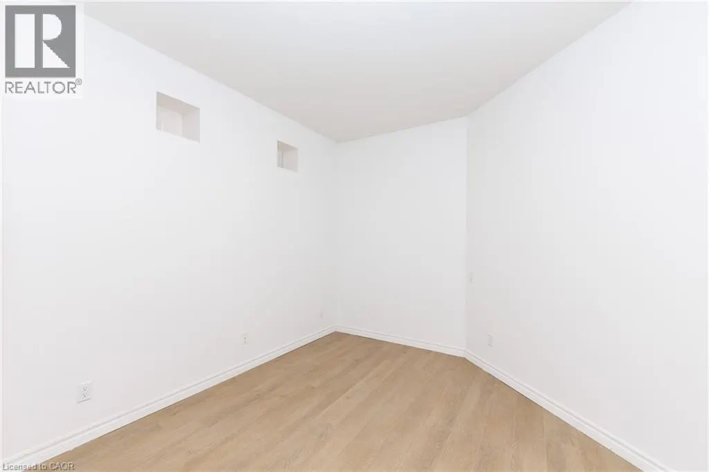 135 JAMES Street S Unit# 910 #910
