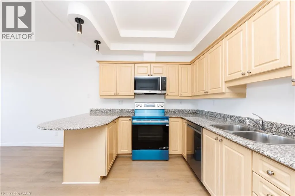 135 JAMES Street S Unit# 910 #910