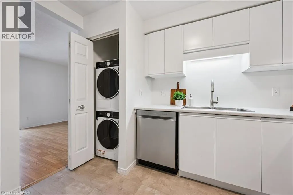 325 NORTHLAKE Drive Unit# 11 #11