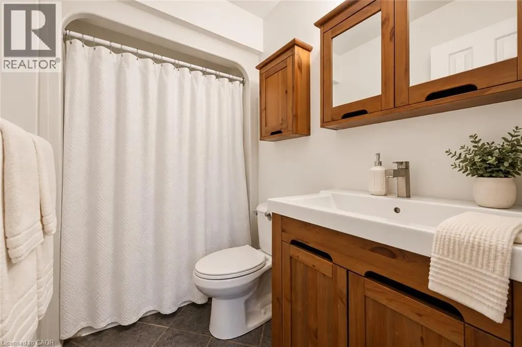 325 NORTHLAKE Drive Unit# 11 #11