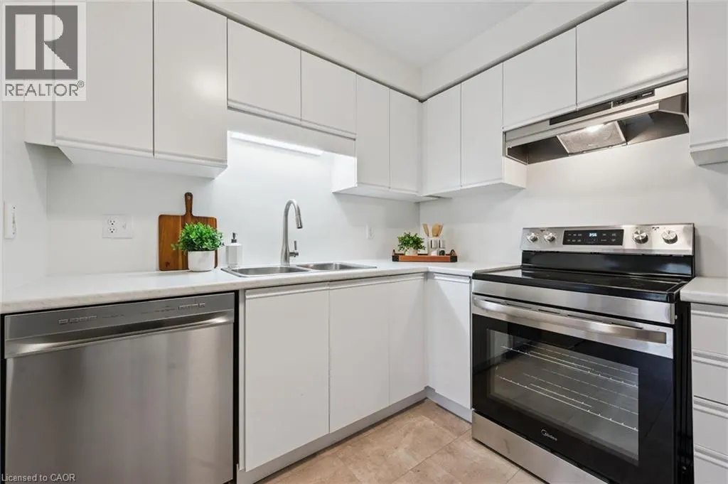 325 NORTHLAKE Drive Unit# 11 #11