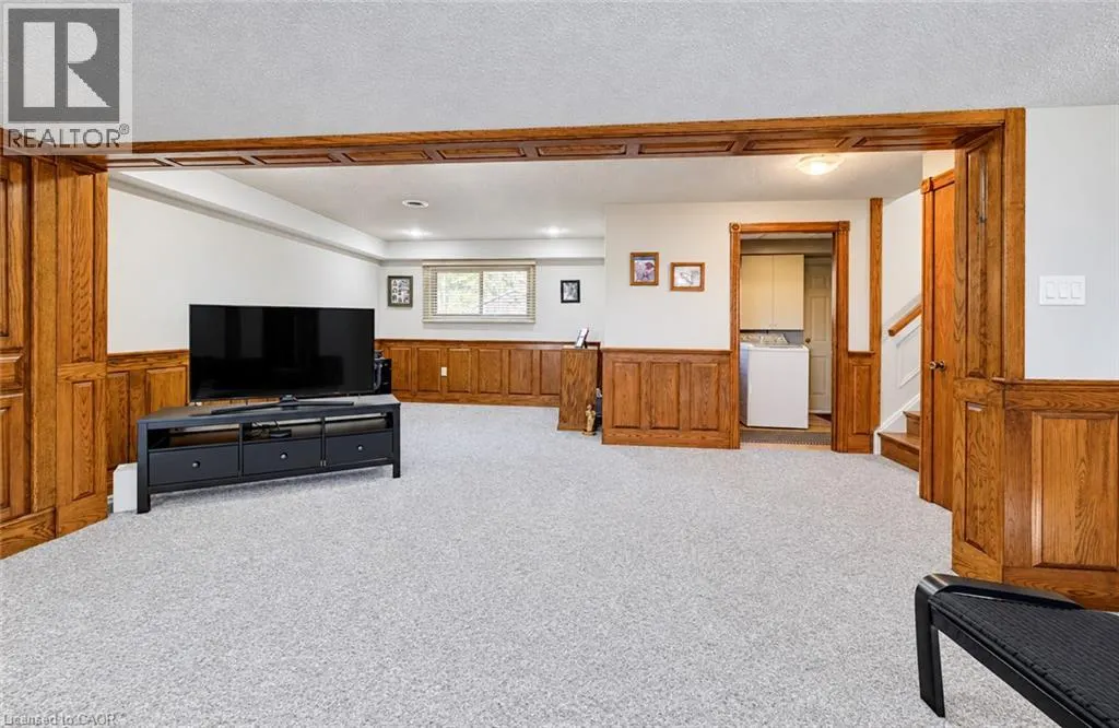 499 EAST RIVER Road