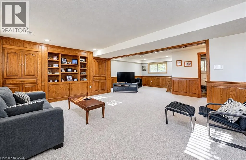 499 EAST RIVER Road