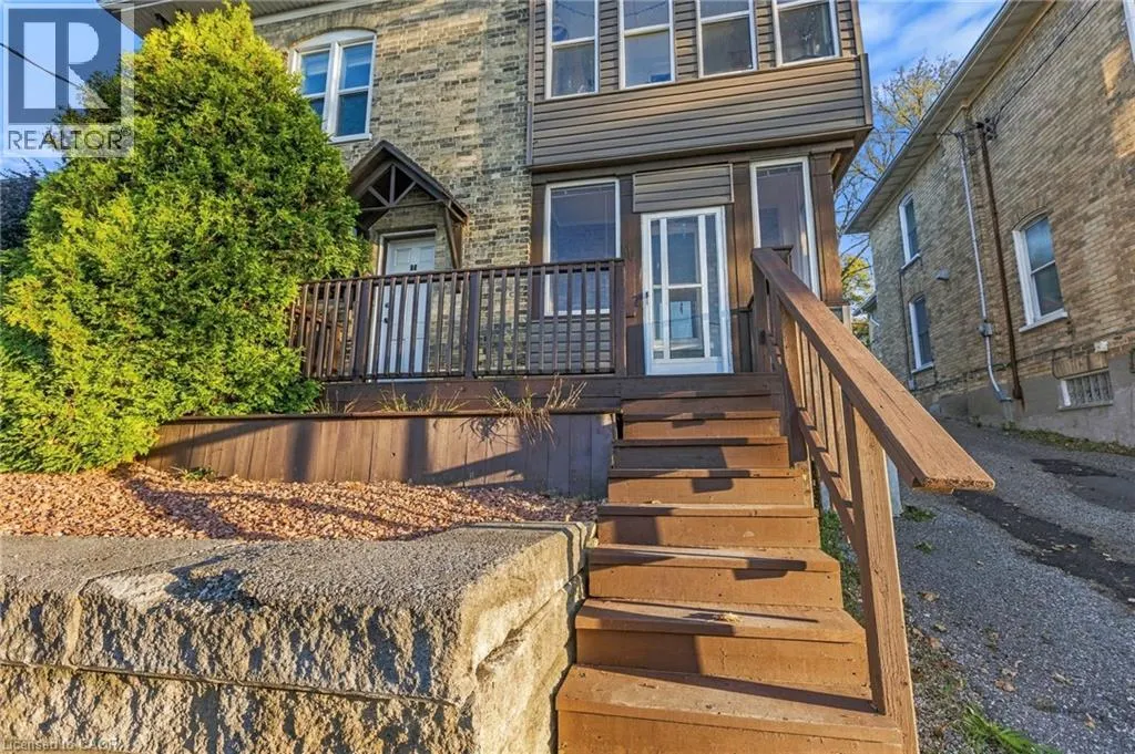 100 QUEEN Street W