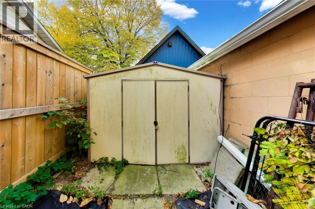 73 DODSON Street