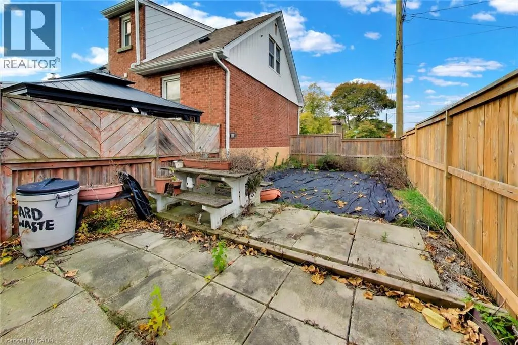 73 DODSON Street