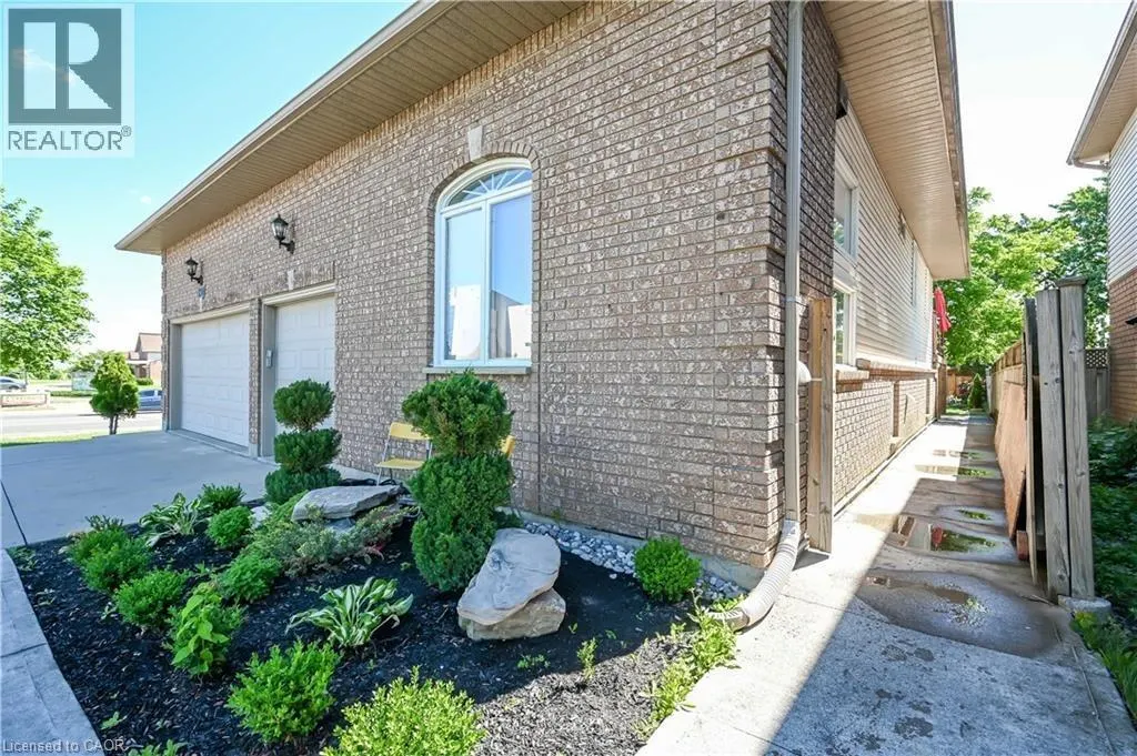 296 WINTERBERRY Drive Unit# Lower #Lower