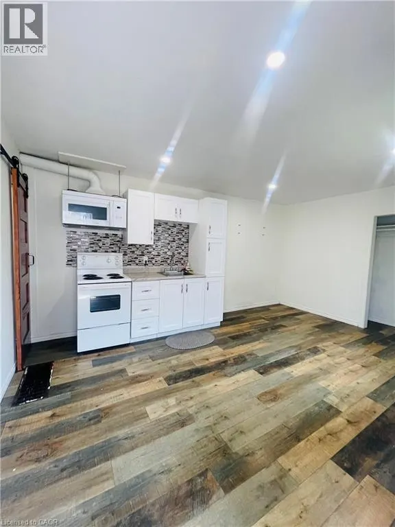 352 DUNDAS Street Unit# 4 #4