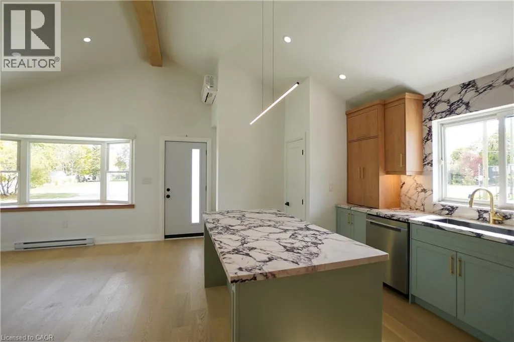 136 WARREN Avenue