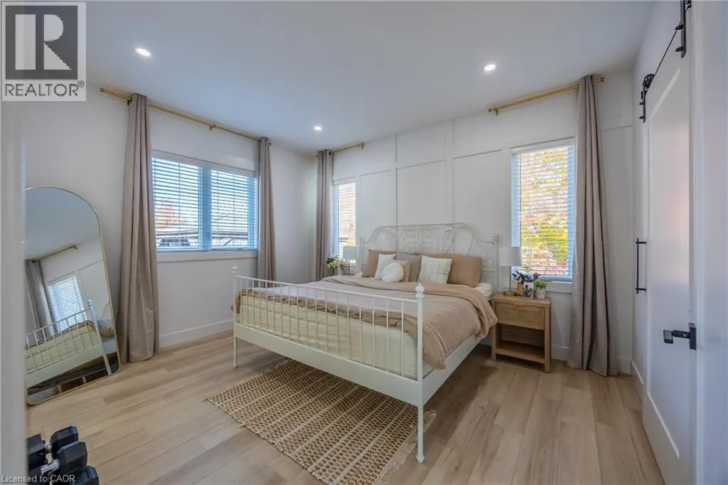 5 MACNEIL Court