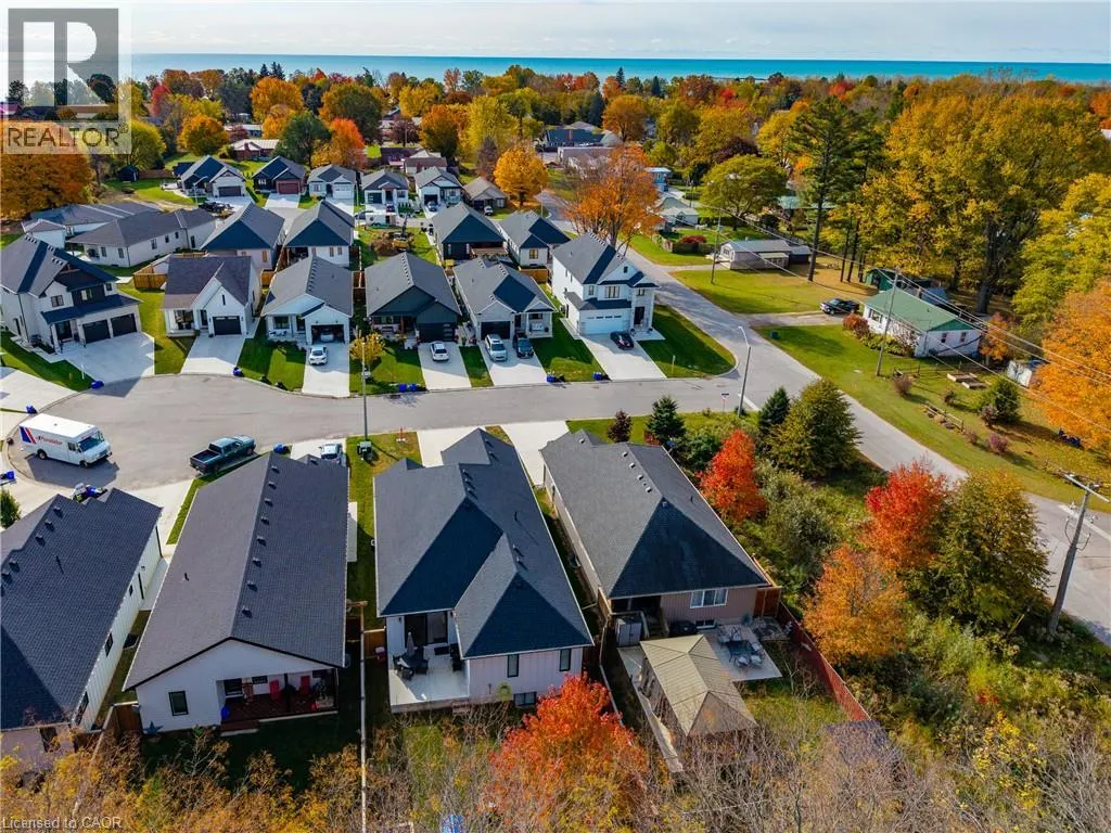 5 MACNEIL Court