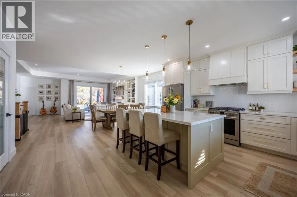 5 MACNEIL Court