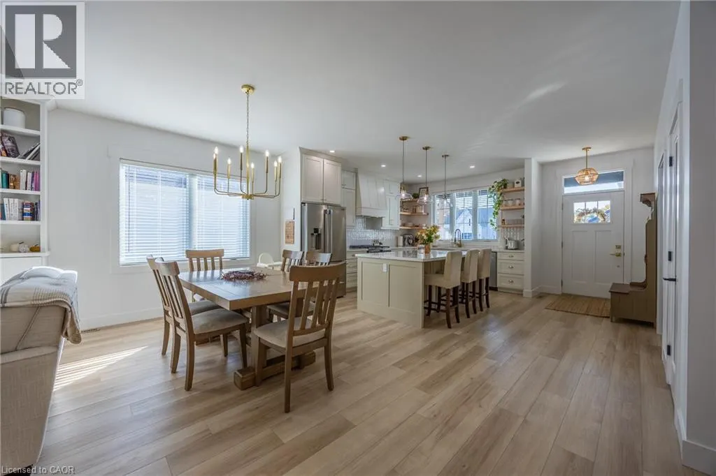 5 MACNEIL Court