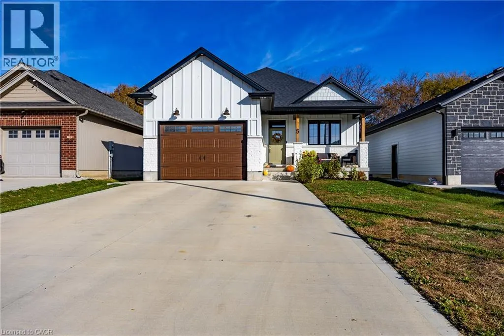 5 MACNEIL Court