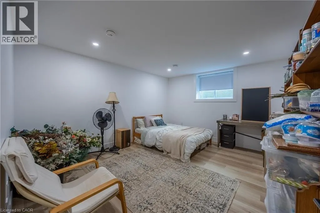 5 MACNEIL Court