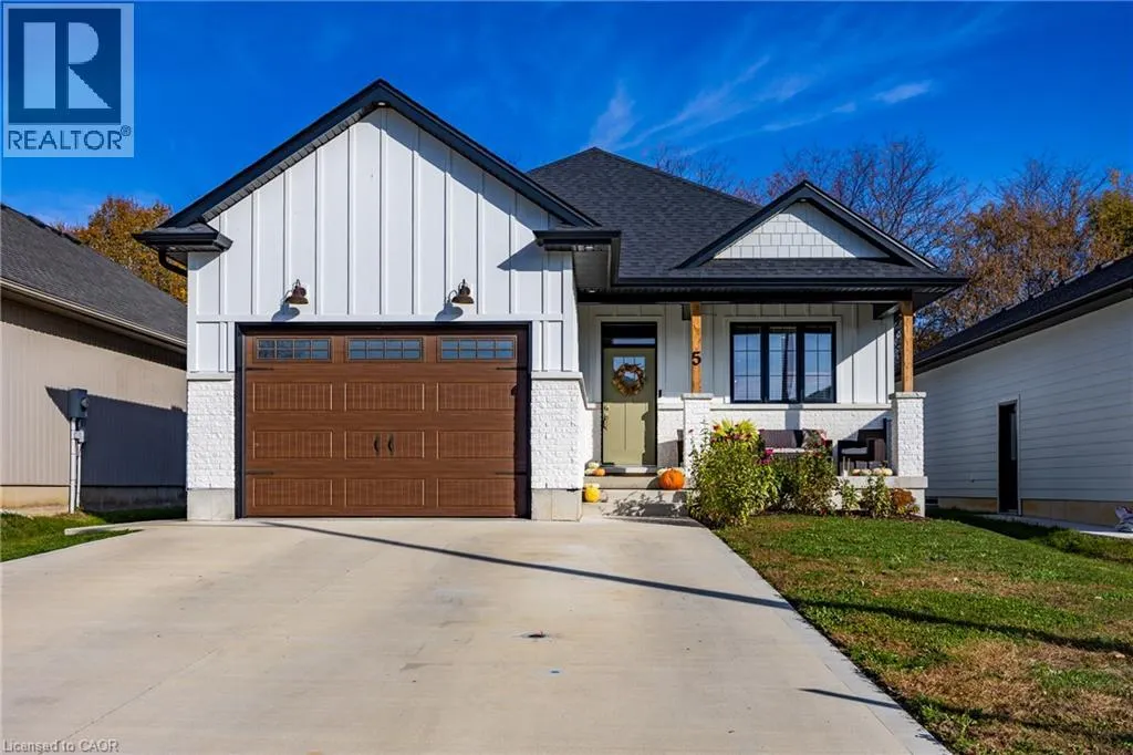 5 MACNEIL Court