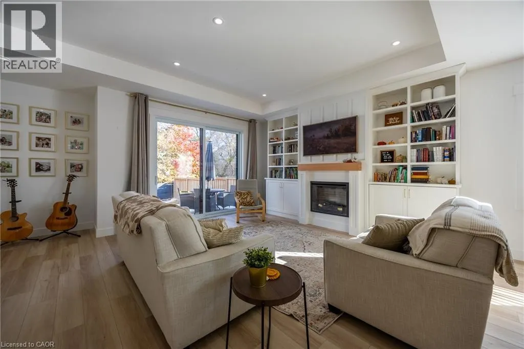 5 MACNEIL Court
